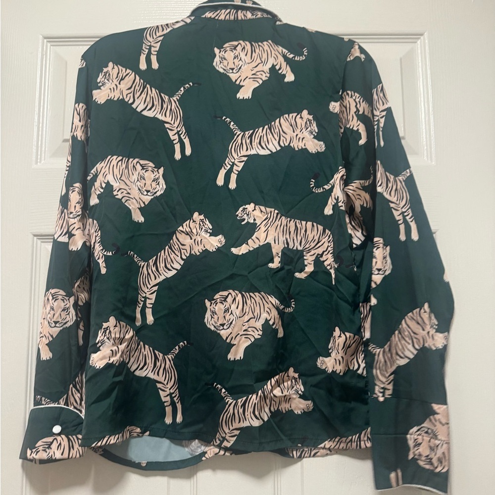 Averie two-piece Tiger Print Pajama Set in Emerald Green - Picture 11 of 13